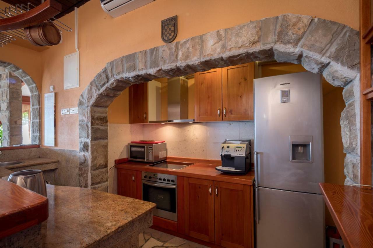 Beach Time Villa Omis Luaran gambar